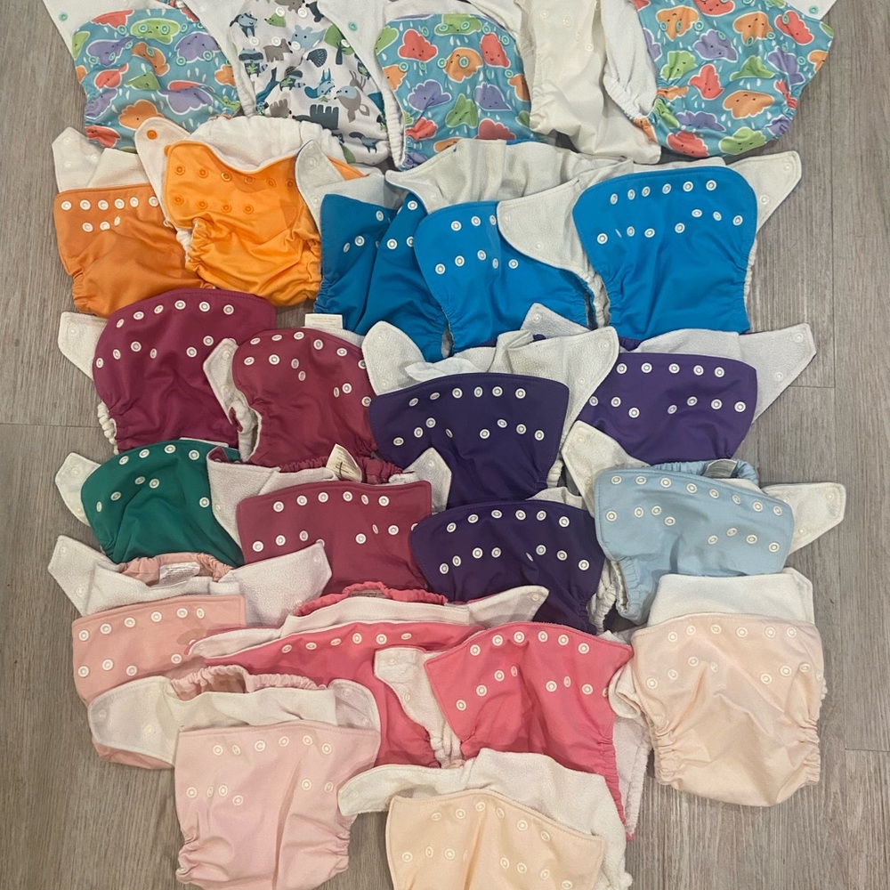 24 Fuzzbunz cloth diapers with extra inserts